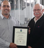 Quentin van den Bergh (left) receiving Projects24’s ISO 9001:2008 certificate from Johan Openshaw of Openshaw Consulting.